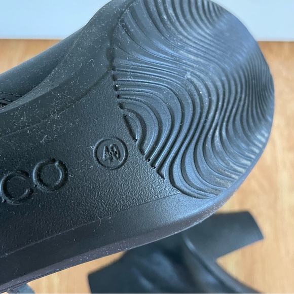 ECCO Touch 75 Bootie in Black Leather with side zippers Size 9 - Picture 6 of 6